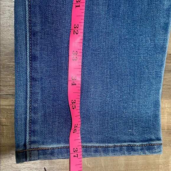 Old Navy Women's Straight Leg Blue Jeans - Picture 4 of 7